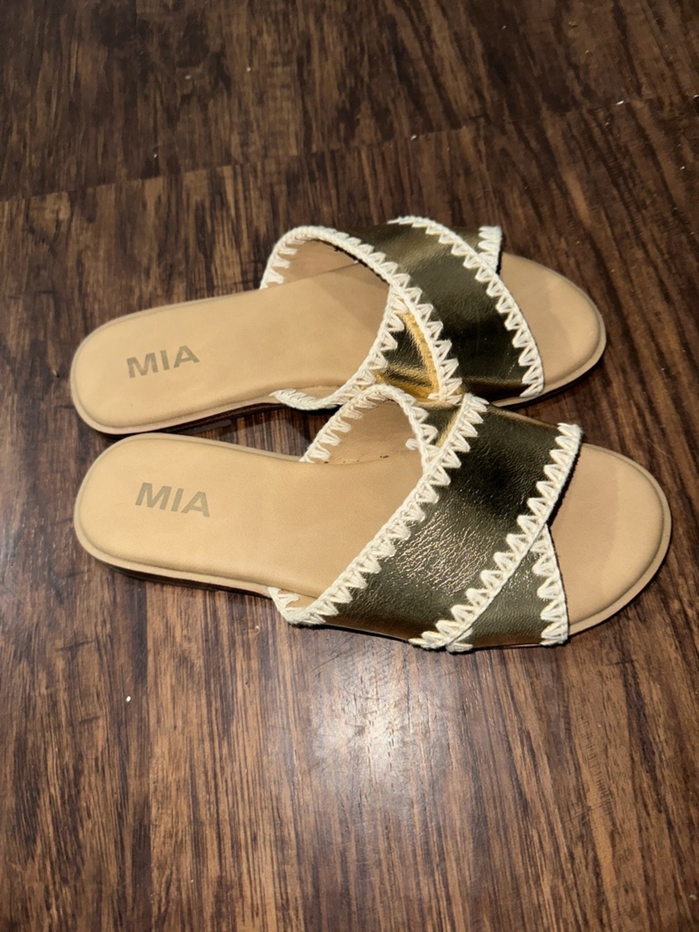 Last Chance MIA IIse Sandals Size 6